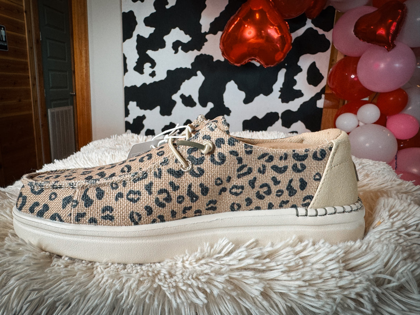 Wendy Rise Leo Tan/Black