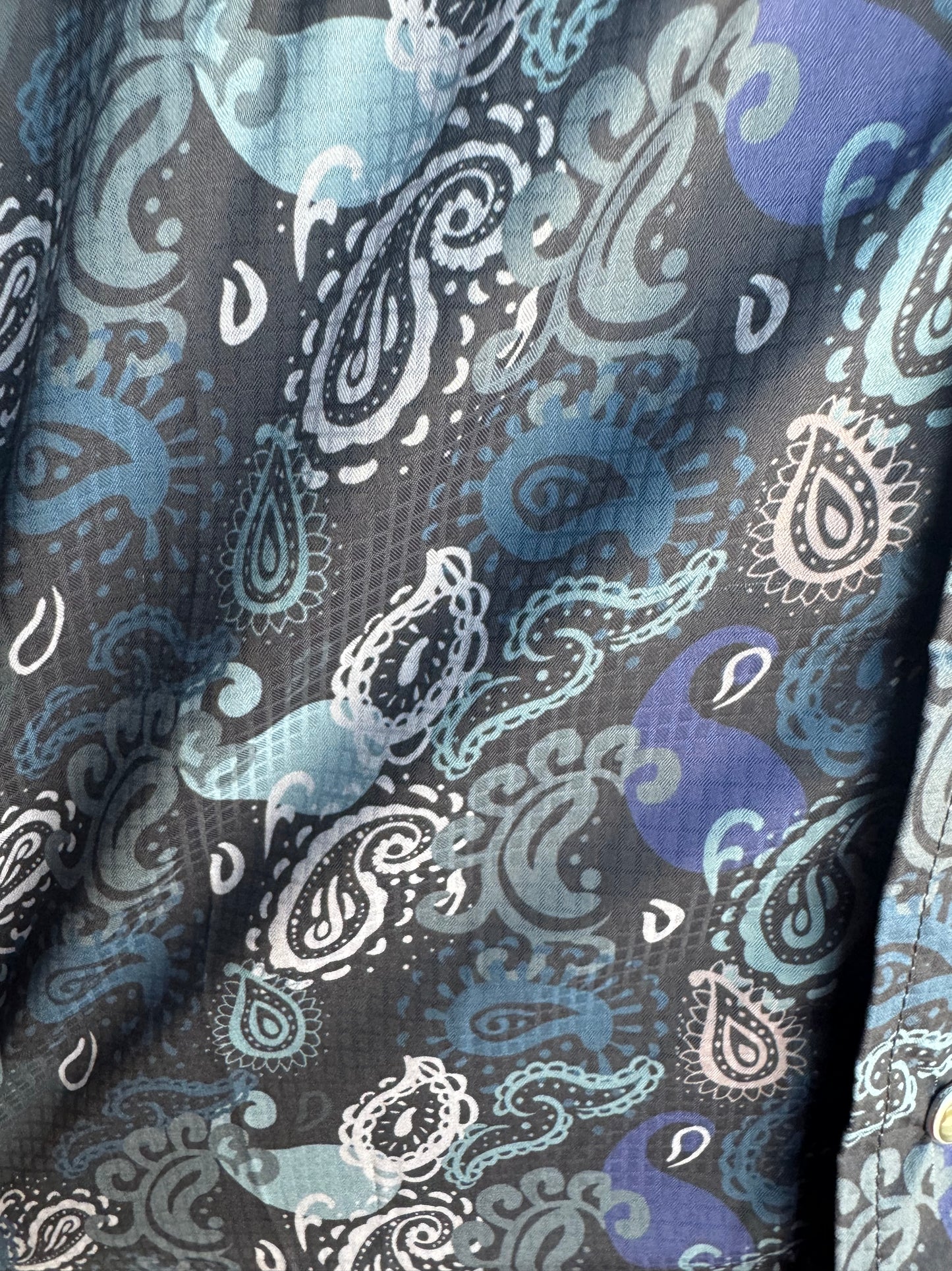 "SOL" BLACK/PAISLEY SHORT SLEEVE PEARL SNAP SHIRT
