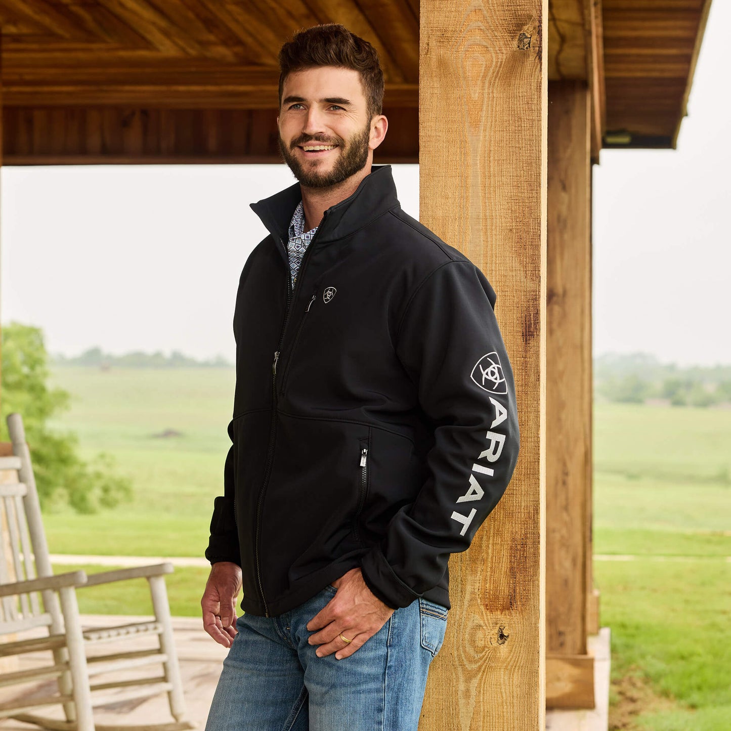 10062578 Ariat Men's Logo Softshell Jacket - Black