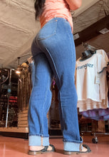 Load image into Gallery viewer, Judy Blue Vintage Babe Jeans
