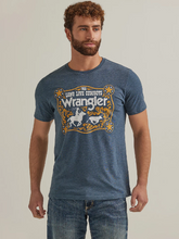 Load image into Gallery viewer, MEN&#39;S WRANGLER BUCKLE GRAPHIC T-SHIRT IN MIDNIGHT HEATHER
