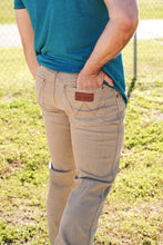 Load image into Gallery viewer, Wrangler Men&#39;s Khaki Jeans
