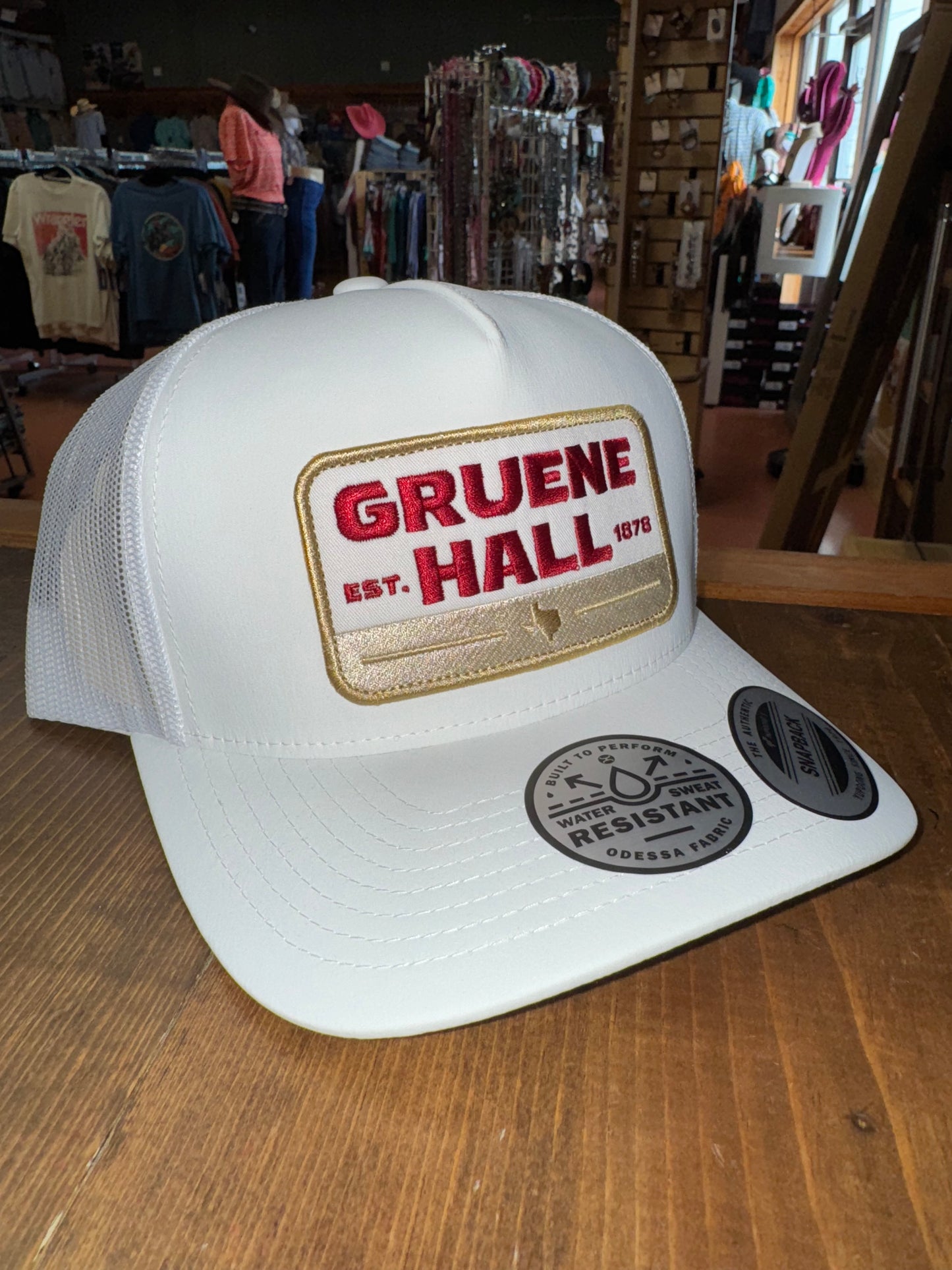 Gruene Hall White & Red 🧢
