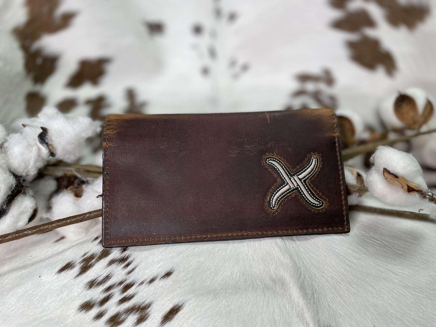 Twisted X Men's Leather with Embroidered White Inlay Rodeo Wallet