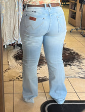 Load image into Gallery viewer, Wrangler Retro Women&#39;s Light Blue Trousers
