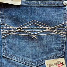 Load image into Gallery viewer, Wrangler Men&#39;s 20x Vintage Boot Jeans (med wash)
