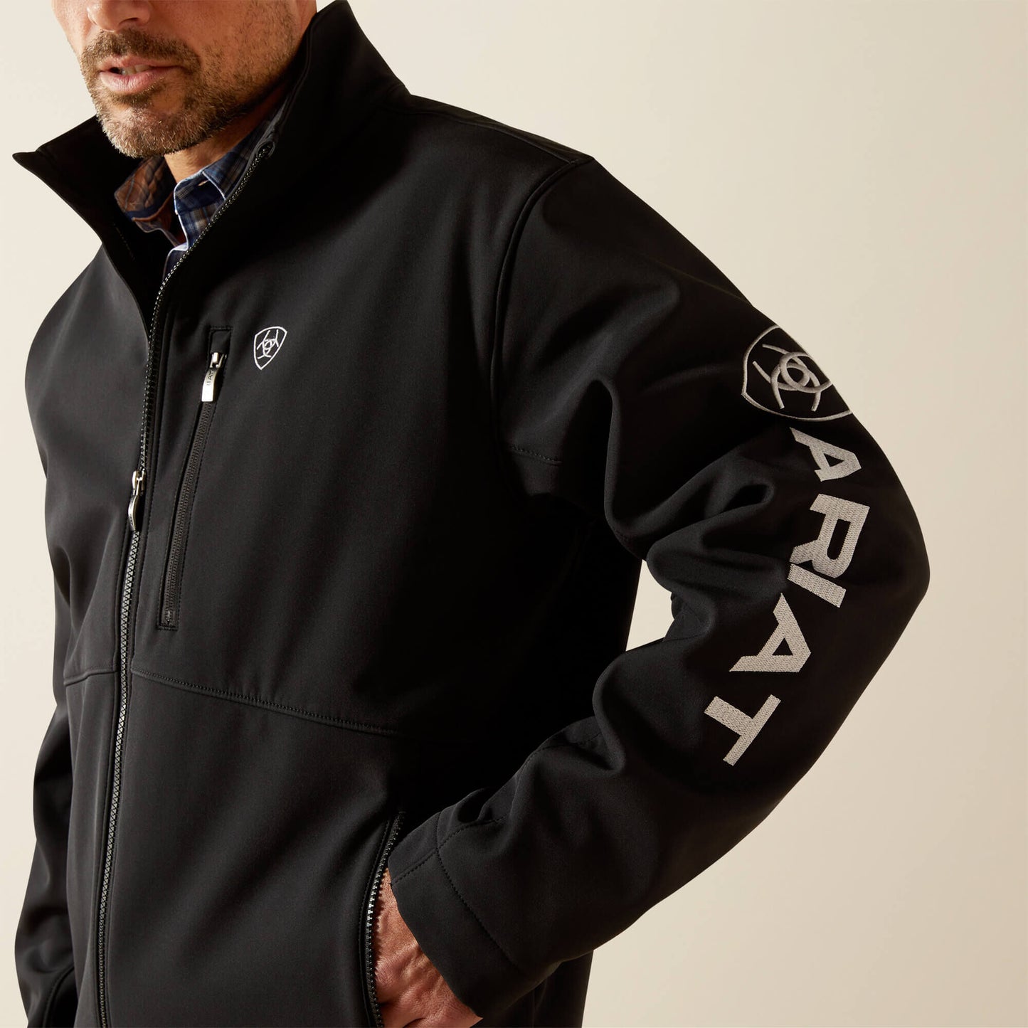 10062578 Ariat Men's Logo Softshell Jacket - Black