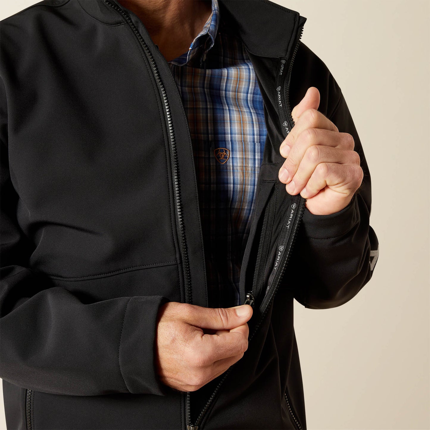 10062578 Ariat Men's Logo Softshell Jacket - Black