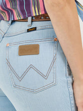 Load image into Gallery viewer, Wrangler X Lainey Wilson Boot Hugger Bleach
