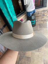 Load image into Gallery viewer, Light Green Felt Hat
