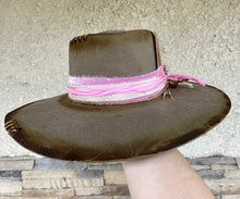 Load image into Gallery viewer, Ace of Spades Felt Hat
