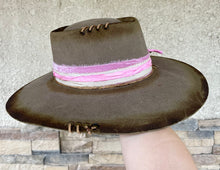 Load image into Gallery viewer, Ace of Spades Felt Hat
