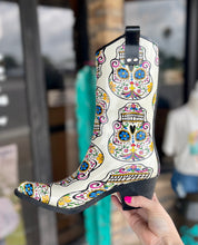 Load image into Gallery viewer, &quot;Roxy&quot; Rain Boots
