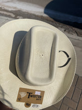 Load image into Gallery viewer, Twister Youth Crème Hat
