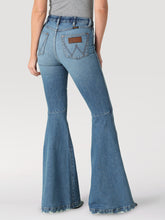 Load image into Gallery viewer, Wrangler Retro Womens Light Wash Flares
