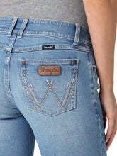 Load image into Gallery viewer, Wrangler Retro Women&#39;s Mid-rise Blue Denim Trousers
