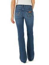 Load image into Gallery viewer, Wrangler Retro Women&#39;s Mae Mid-rise Jeans
