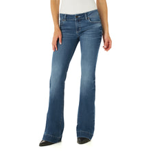 Load image into Gallery viewer, Wrangler Retro Women&#39;s Mae Mid-rise Jeans
