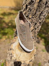 Load image into Gallery viewer, Womens Corky&#39;s Taupe Kicks

