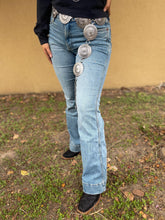 Load image into Gallery viewer, Wrangler Women&#39;s Light Wash Retro Trouser
