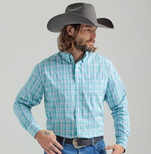 Load image into Gallery viewer, Wrangler George Strait Plaid LS
