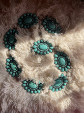 Load image into Gallery viewer, Flower Concho Belt
