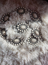 Load image into Gallery viewer, Flower Concho Belt
